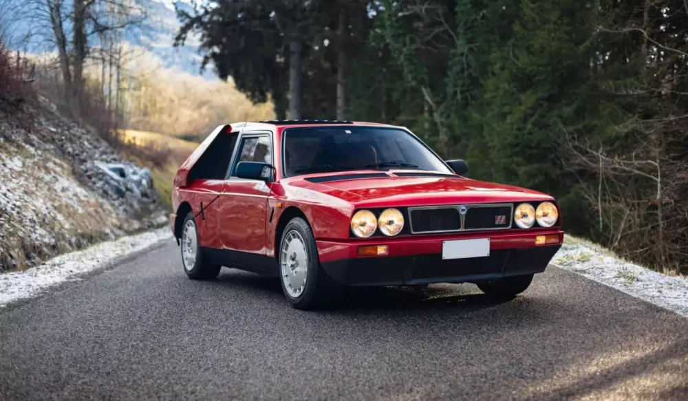 Cùng xem 5 chiếc xe biểu tượng được trang bị động cơ xe đua: 2 trong số đó từng về Việt Nam - Ảnh 5. Cùng xem 5 chiếc xe biểu tượng được trang bị động cơ xe đua: 2 trong số đó từng về Việt Nam - Ảnh 5.