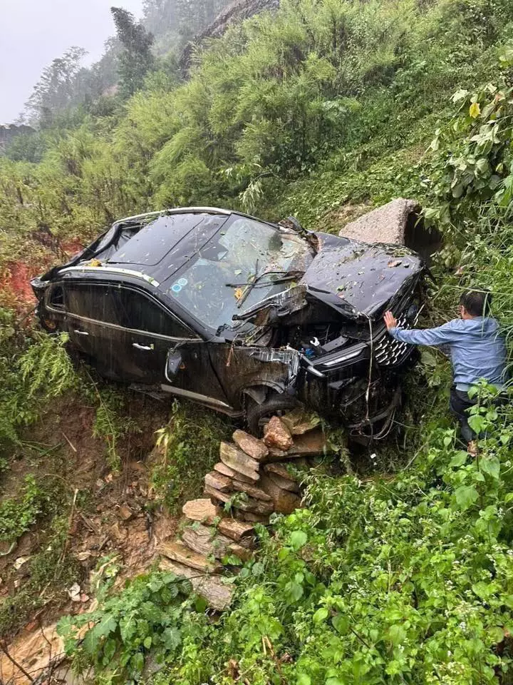 Chiếc Ford Territory hư hỏng nặng sau vụ tai nạn