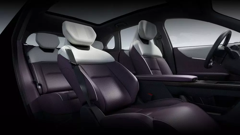 Mazda EZ-60 chỉ sở hữu nội thất 5 chỗ ngồi Mazda EZ-60 chỉ sở hữu nội thất 5 chỗ ngồi