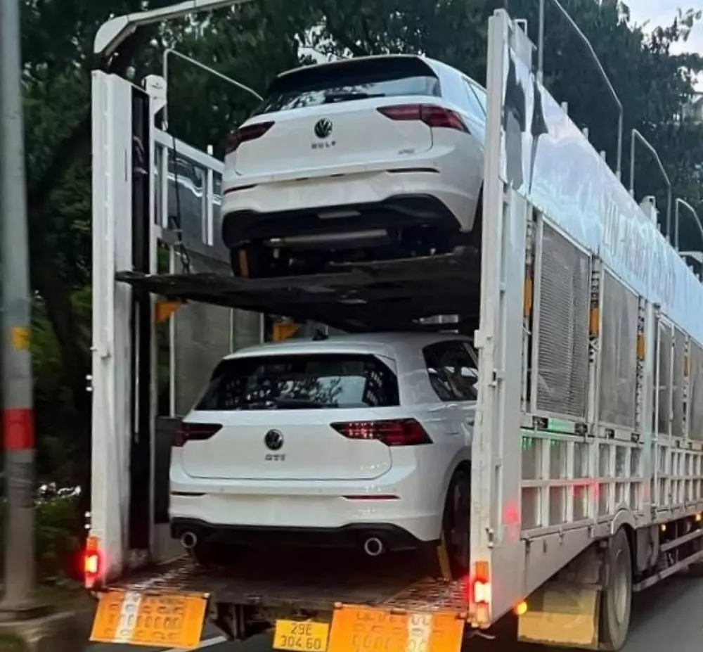 Volkswagen Golf bị bắt gặp trên đường phố Việt Nam trước ngày chính thức bán ra Volkswagen Golf bị bắt gặp trên đường phố Việt Nam trước ngày chính thức bán ra