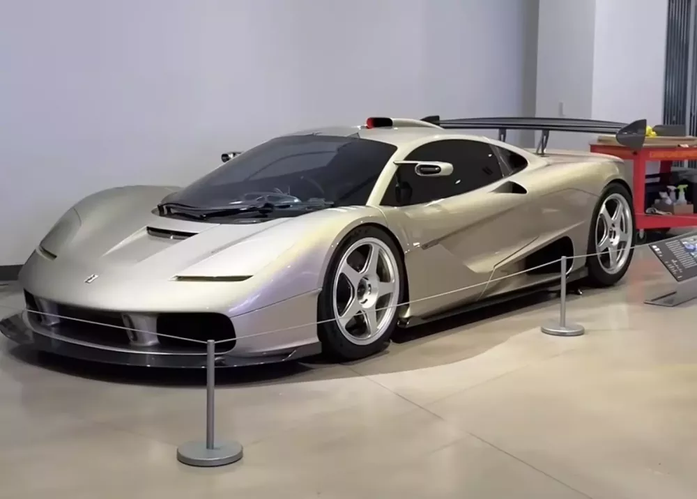 Độc lạ với mẫu xe concept S1 LM của Gordon Murray có vô lăng ở đuôi xe- Ảnh 1. Độc lạ với mẫu xe concept S1 LM của Gordon Murray có vô lăng ở đuôi xe- Ảnh 1.