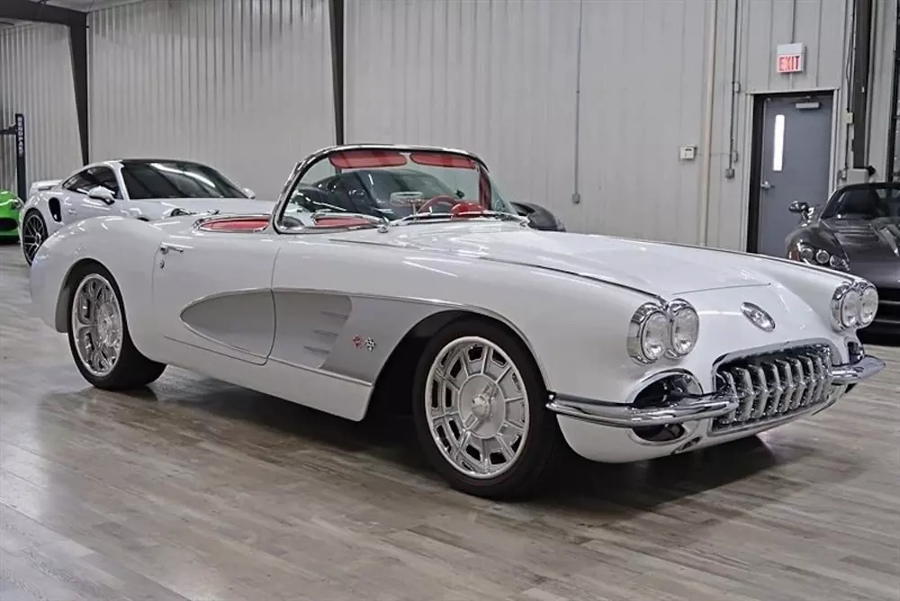 Một chiếc xe Chevrolet Corvette 1958 đang được chào bán nửa triệu đô la, đắt hơn các siêu xe hiện đại ngày nay- Ảnh 2. Một chiếc xe Chevrolet Corvette 1958 đang được chào bán nửa triệu đô la, đắt hơn các siêu xe hiện đại ngày nay- Ảnh 2.