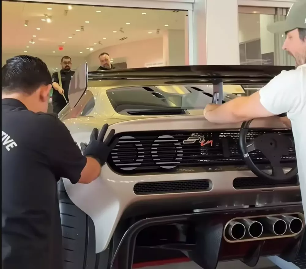 Độc lạ với mẫu xe concept S1 LM của Gordon Murray có vô lăng ở đuôi xe- Ảnh 3. Độc lạ với mẫu xe concept S1 LM của Gordon Murray có vô lăng ở đuôi xe- Ảnh 3.