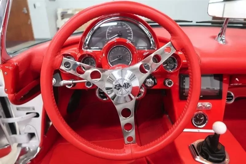 Một chiếc xe Chevrolet Corvette 1958 đang được chào bán nửa triệu đô la, đắt hơn các siêu xe hiện đại ngày nay- Ảnh 10. Một chiếc xe Chevrolet Corvette 1958 đang được chào bán nửa triệu đô la, đắt hơn các siêu xe hiện đại ngày nay- Ảnh 10.