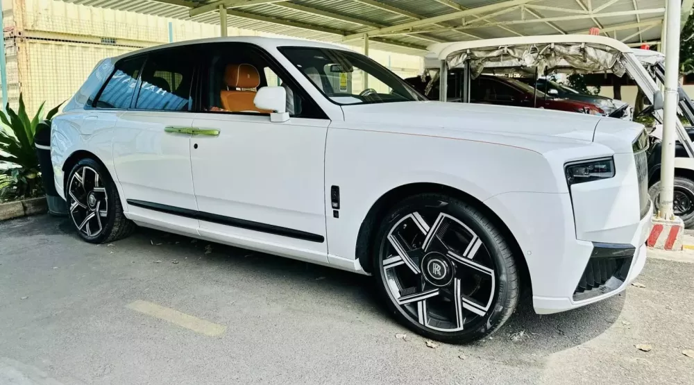 Rolls-Royce Cullinan Series II Black Badge đầu tiên lộ ảnh về Việt Nam đẳng cấp của doanh nhân - Ảnh 3. Rolls-Royce Cullinan Series II Black Badge đầu tiên lộ ảnh về Việt Nam đẳng cấp của doanh nhân - Ảnh 3.