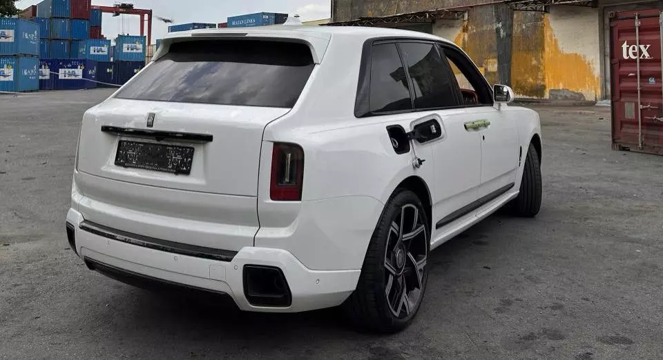 Rolls-Royce Cullinan Series II Black Badge đầu tiên lộ ảnh về Việt Nam đẳng cấp của doanh nhân - Ảnh 1. Rolls-Royce Cullinan Series II Black Badge đầu tiên lộ ảnh về Việt Nam đẳng cấp của doanh nhân - Ảnh 1.