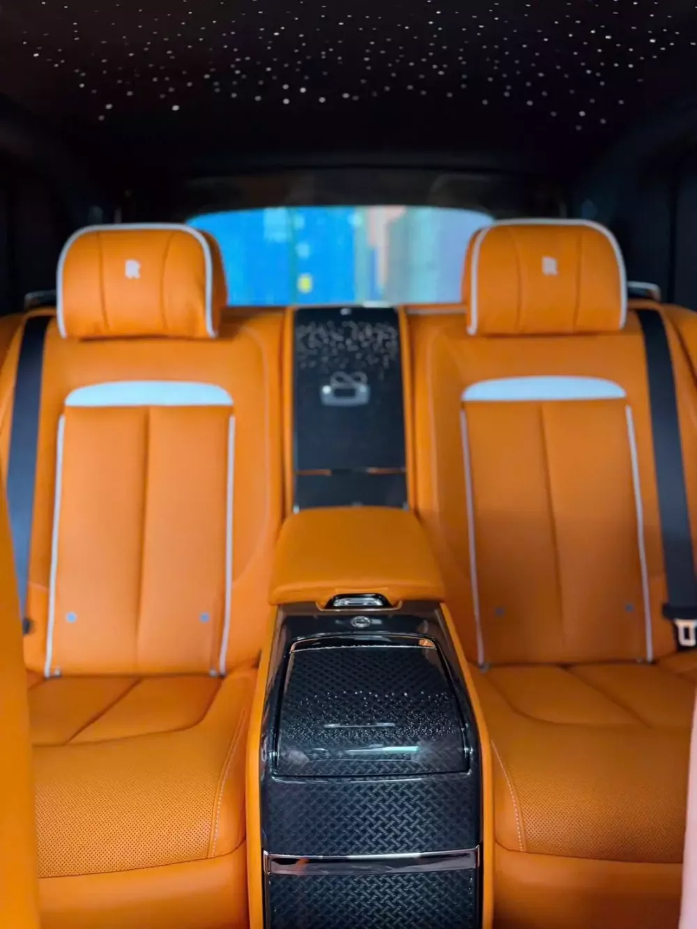 Rolls-Royce Cullinan Series II Black Badge đầu tiên lộ ảnh về Việt Nam đẳng cấp của doanh nhân - Ảnh 2. Rolls-Royce Cullinan Series II Black Badge đầu tiên lộ ảnh về Việt Nam đẳng cấp của doanh nhân - Ảnh 2.