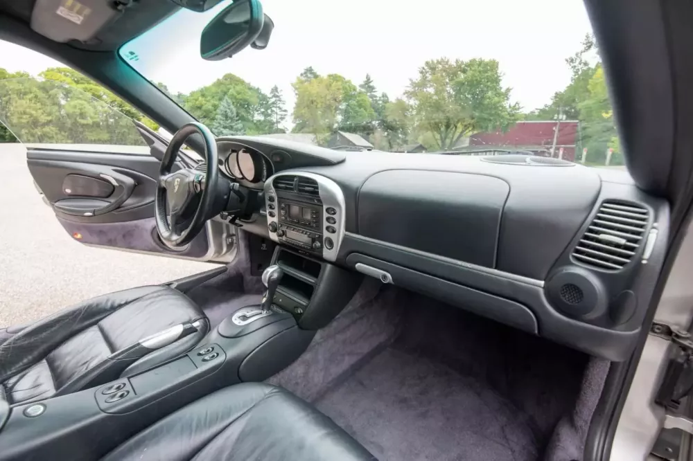 Cận cảnh Porsche 911 Turbo 996 mà các dân chơi xe đang tìm kiếm- Ảnh 11. Cận cảnh Porsche 911 Turbo 996 mà các dân chơi xe đang tìm kiếm- Ảnh 11.