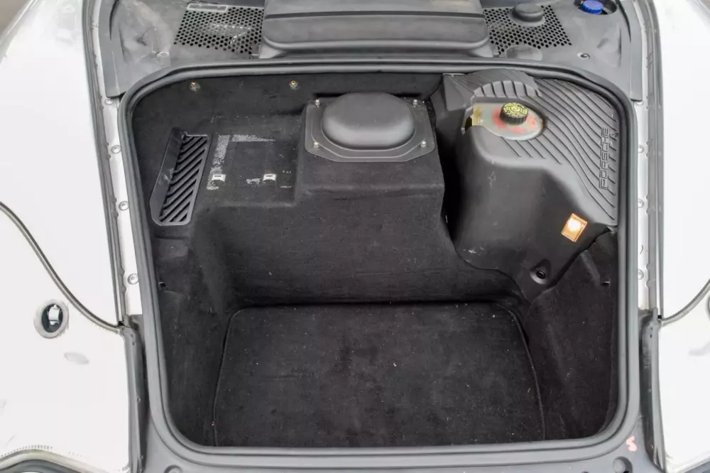 Cận cảnh Porsche 911 Turbo 996 mà các dân chơi xe đang tìm kiếm- Ảnh 8. Cận cảnh Porsche 911 Turbo 996 mà các dân chơi xe đang tìm kiếm- Ảnh 8.