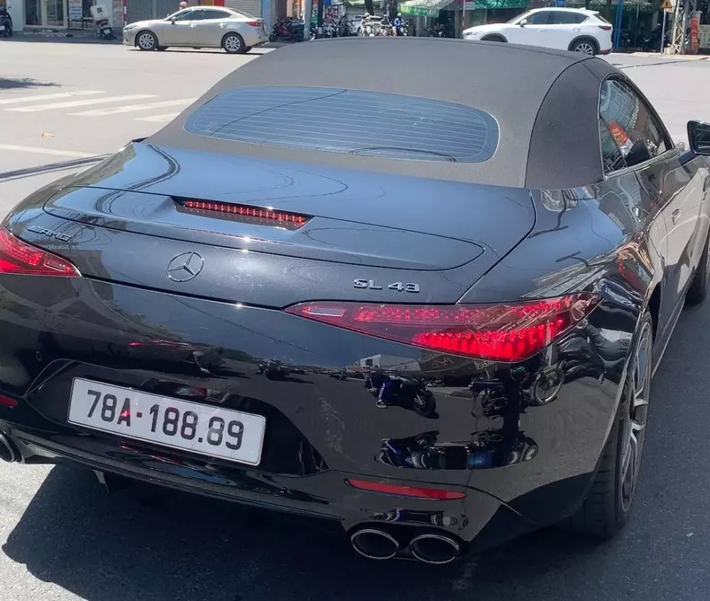Mercedes-AMG SL43 hơn 7 tỷ đồng đầu tiên mang biển số của Đắk Lắk- Ảnh 2. Mercedes-AMG SL43 hơn 7 tỷ đồng đầu tiên mang biển số của Đắk Lắk- Ảnh 2.