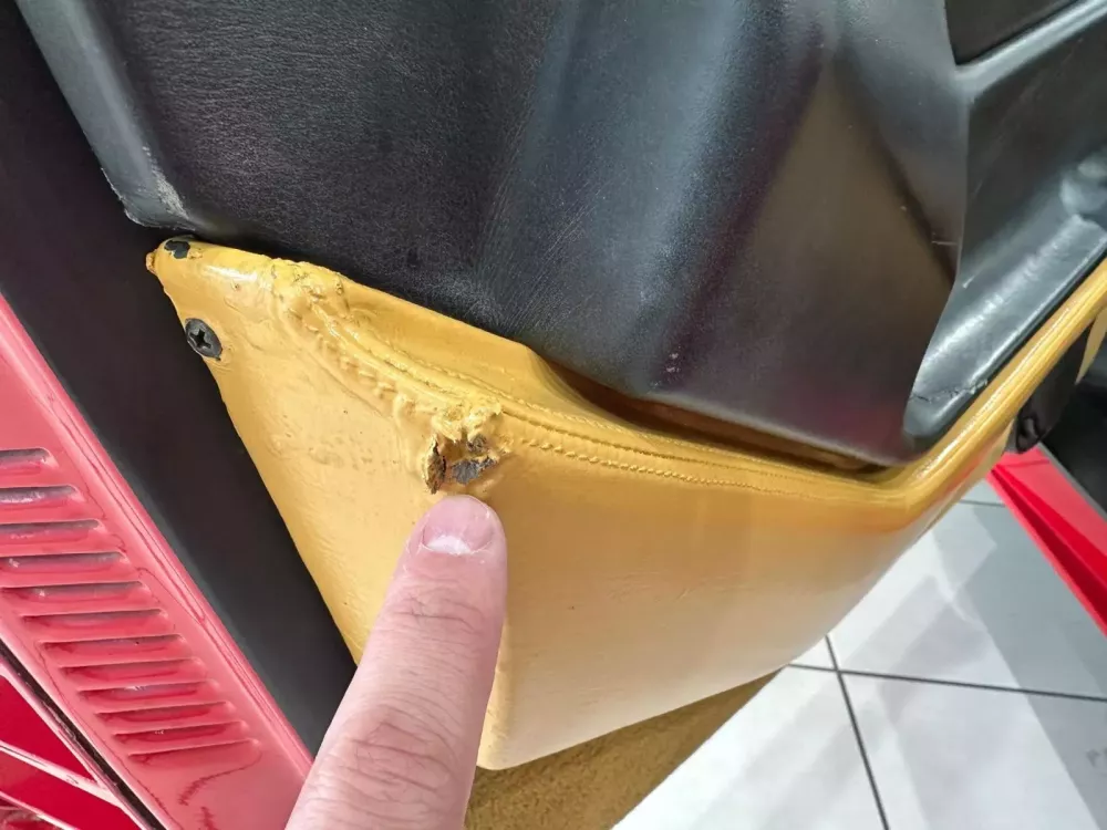 Một tay chơi chốt mua xe Ferrari hơn 31 tuổi thay vì Ford F-150 hầm hố, giá rẻ - Ảnh 11. Một tay chơi chốt mua xe Ferrari hơn 31 tuổi thay vì Ford F-150 hầm hố, giá rẻ - Ảnh 11.