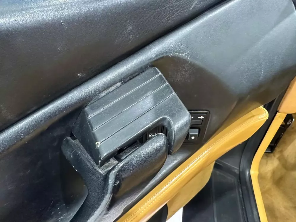 Một tay chơi chốt mua xe Ferrari hơn 31 tuổi thay vì Ford F-150 hầm hố, giá rẻ - Ảnh 10. Một tay chơi chốt mua xe Ferrari hơn 31 tuổi thay vì Ford F-150 hầm hố, giá rẻ - Ảnh 10.