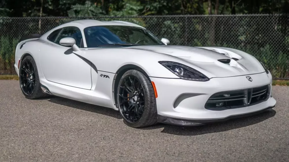Không phải xe thể thao nào cũng có giá cao sau khi sử dụng, ngoại trừ là Dodge Viper- Ảnh 3. Không phải xe thể thao nào cũng có giá cao sau khi sử dụng, ngoại trừ là Dodge Viper- Ảnh 3.