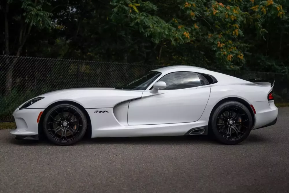 Không phải xe thể thao nào cũng có giá cao sau khi sử dụng, ngoại trừ là Dodge Viper- Ảnh 4. Không phải xe thể thao nào cũng có giá cao sau khi sử dụng, ngoại trừ là Dodge Viper- Ảnh 4.