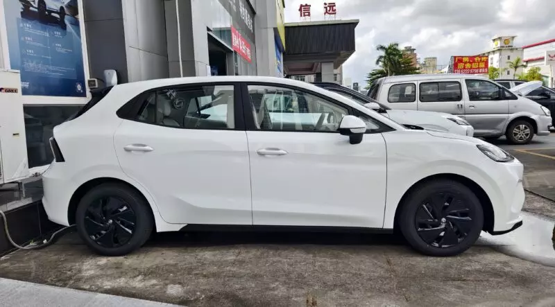 Đánh giá MG4 hatchback 2025: kém thể thao hơn, tập trung vào tiết kiệm và rộng rãi- Ảnh 2. Đánh giá MG4 hatchback 2025: kém thể thao hơn, tập trung vào tiết kiệm và rộng rãi- Ảnh 2.