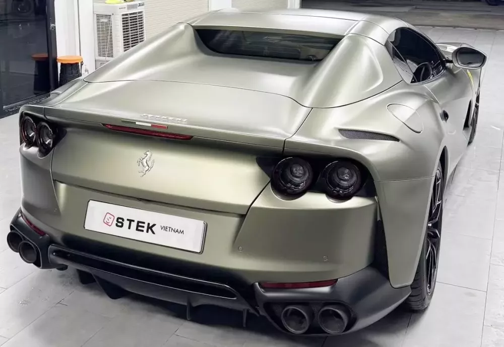 Đánh giá nhanh Ferrari 812 GTS mang chương trình Atelier rất ấn tượng: Màu sơn hàng độc, nội thất có nhuộm carbon xanh- Ảnh 5. Đánh giá nhanh Ferrari 812 GTS mang chương trình Atelier rất ấn tượng: Màu sơn hàng độc, nội thất có nhuộm carbon xanh- Ảnh 5.