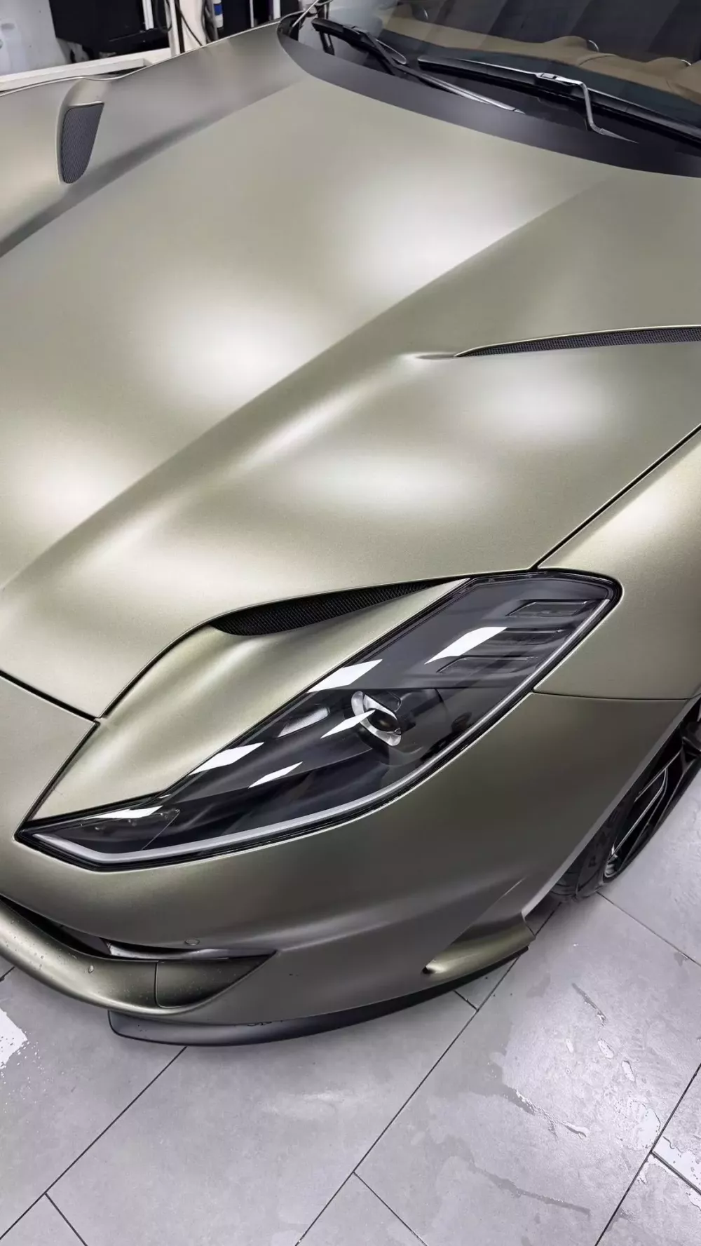 Đánh giá nhanh Ferrari 812 GTS mang chương trình Atelier rất ấn tượng: Màu sơn hàng độc, nội thất có nhuộm carbon xanh- Ảnh 8. Đánh giá nhanh Ferrari 812 GTS mang chương trình Atelier rất ấn tượng: Màu sơn hàng độc, nội thất có nhuộm carbon xanh- Ảnh 8.