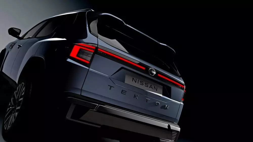 Nissan Tekton được trang bị cụm đ&egrave;n hậu nối liền hai b&ecirc;n