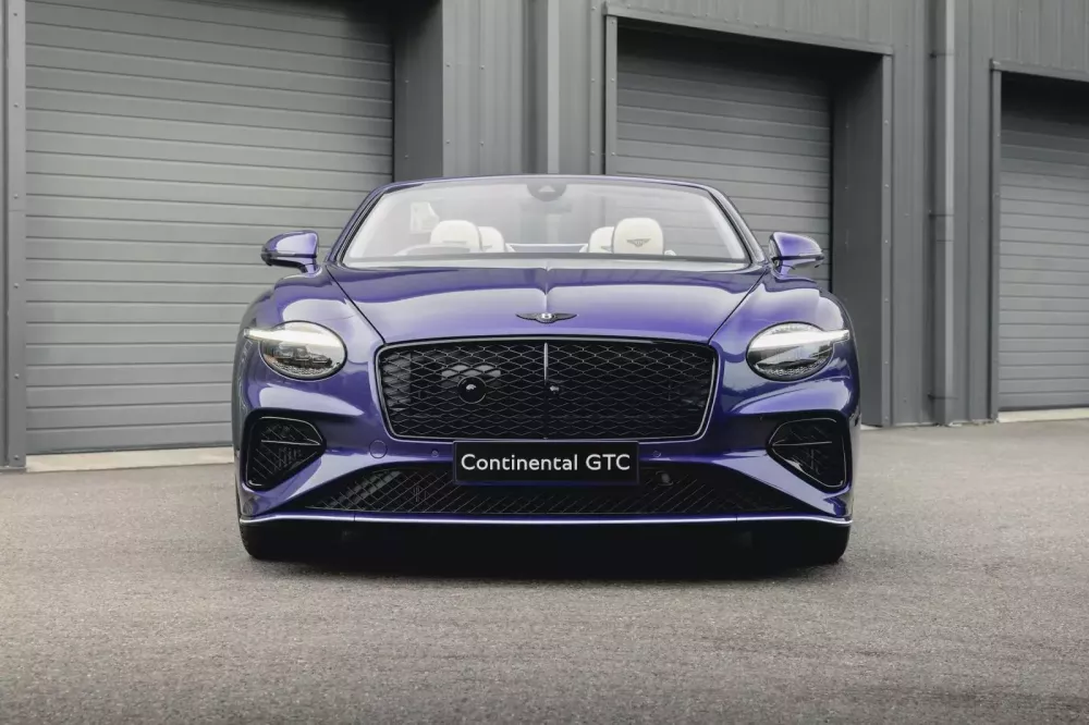 Cận cảnh xe Bentley màu lạ của 1 khách hàng trung thành với dòng xe Bentayga khi mua tận 6 chiếc- Ảnh 1. Cận cảnh xe Bentley màu lạ của 1 khách hàng trung thành với dòng xe Bentayga khi mua tận 6 chiếc- Ảnh 1.