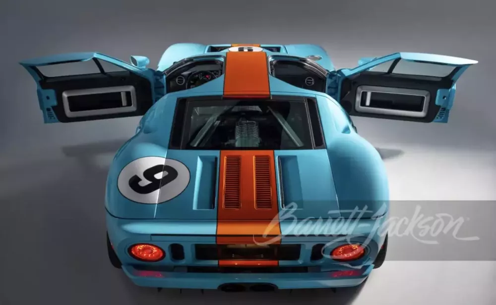 Ford GT Heritage Edition No. 3 chuẩn bị được mang ra "&aacute;nh s&aacute;ng"- Ảnh 3.