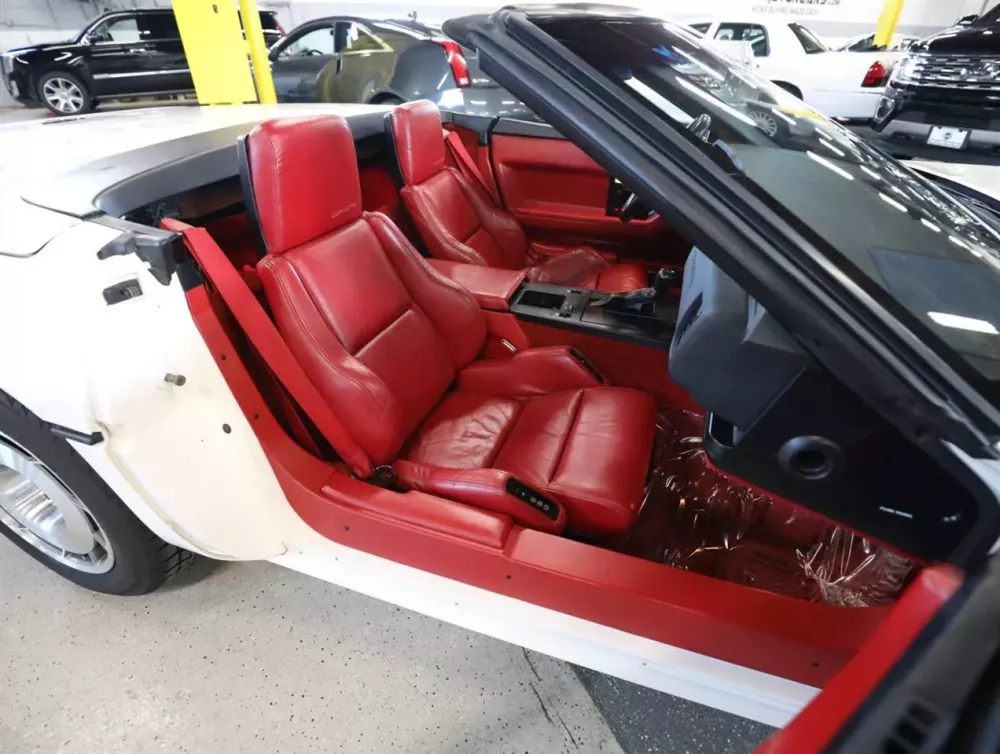 Cherolet Corvette hơn 39 năm tuổi nhưng chỉ mới chạy 25.750 km, nghe giá bán còn sốc hơn- Ảnh 8. Cherolet Corvette hơn 39 năm tuổi nhưng chỉ mới chạy 25.750 km, nghe giá bán còn sốc hơn- Ảnh 8.