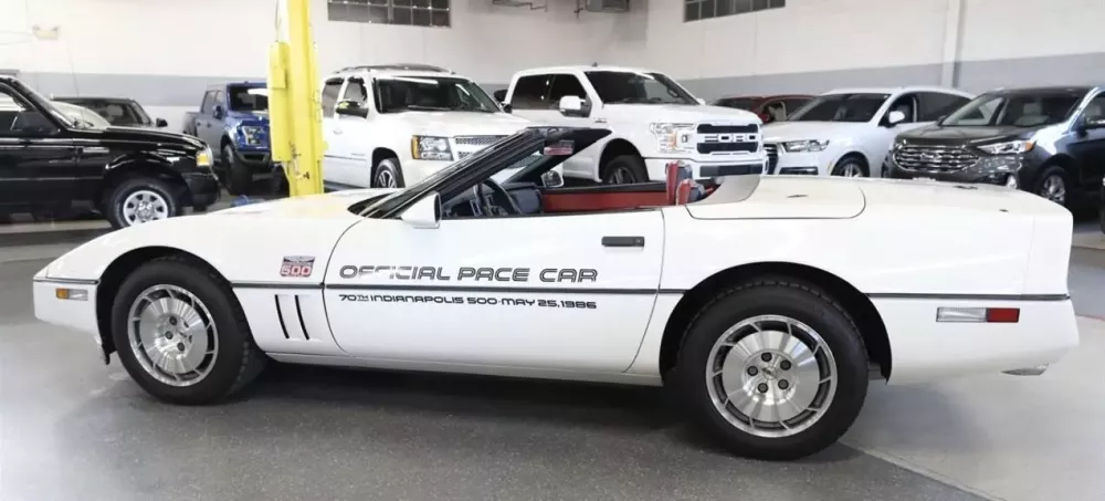 Cherolet Corvette hơn 39 năm tuổi nhưng chỉ mới chạy 25.750 km, nghe giá bán còn sốc hơn- Ảnh 3. Cherolet Corvette hơn 39 năm tuổi nhưng chỉ mới chạy 25.750 km, nghe giá bán còn sốc hơn- Ảnh 3.