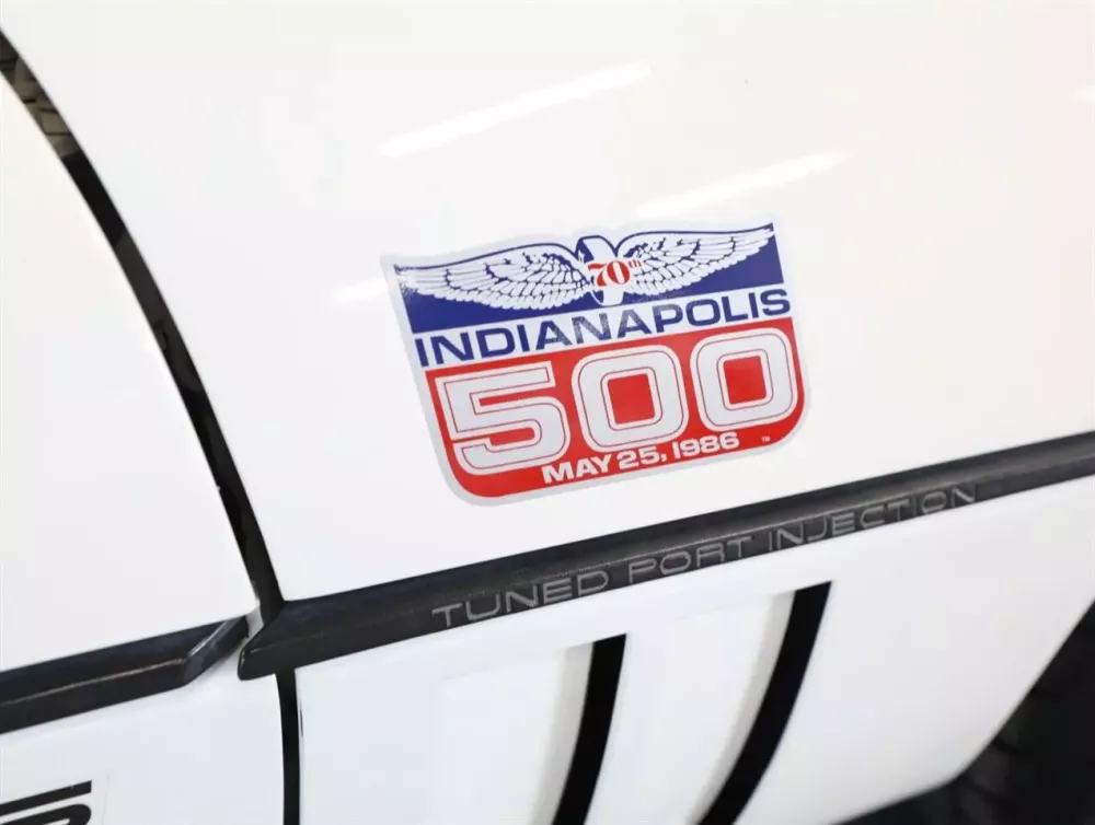 Cherolet Corvette hơn 39 năm tuổi nhưng chỉ mới chạy 25.750 km, nghe giá bán còn sốc hơn- Ảnh 10. Cherolet Corvette hơn 39 năm tuổi nhưng chỉ mới chạy 25.750 km, nghe giá bán còn sốc hơn- Ảnh 10.