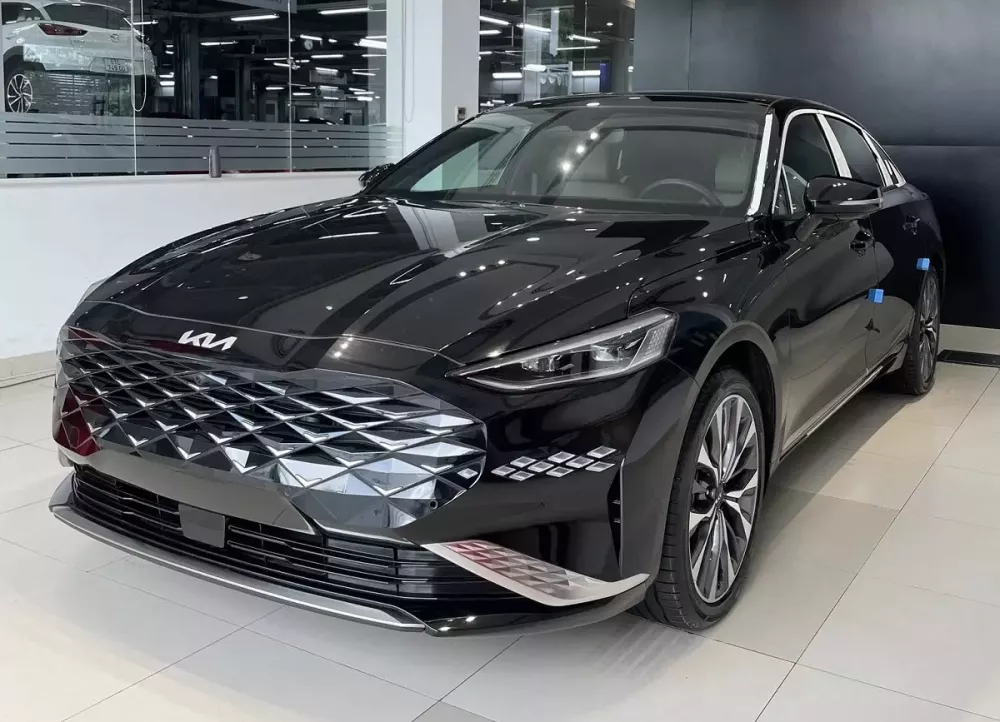 Sedan tiệm cận xe sang Kia K8 bất ngờ xuất hiện tại Việt Nam, giá lên đến 2 tỷ đồng