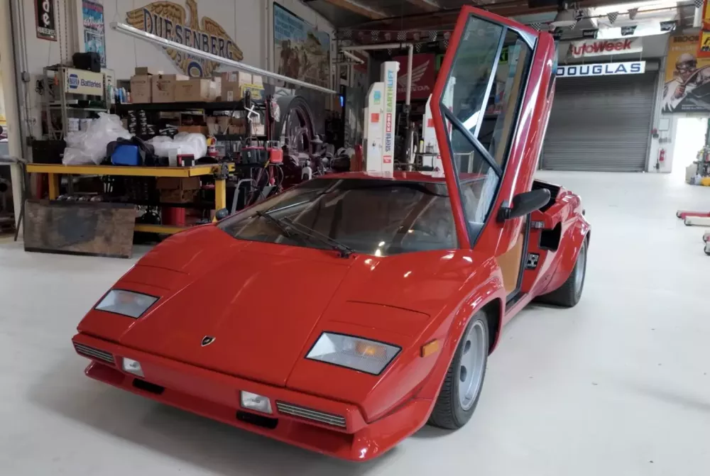 Cận cảnh Lamborghini Countach của Jay Leno, chiếc xe mà người bạn già của ông tiết lộ là mơ ước tuổi 18- Ảnh 1. Cận cảnh Lamborghini Countach của Jay Leno, chiếc xe mà người bạn già của ông tiết lộ là mơ ước tuổi 18- Ảnh 1.