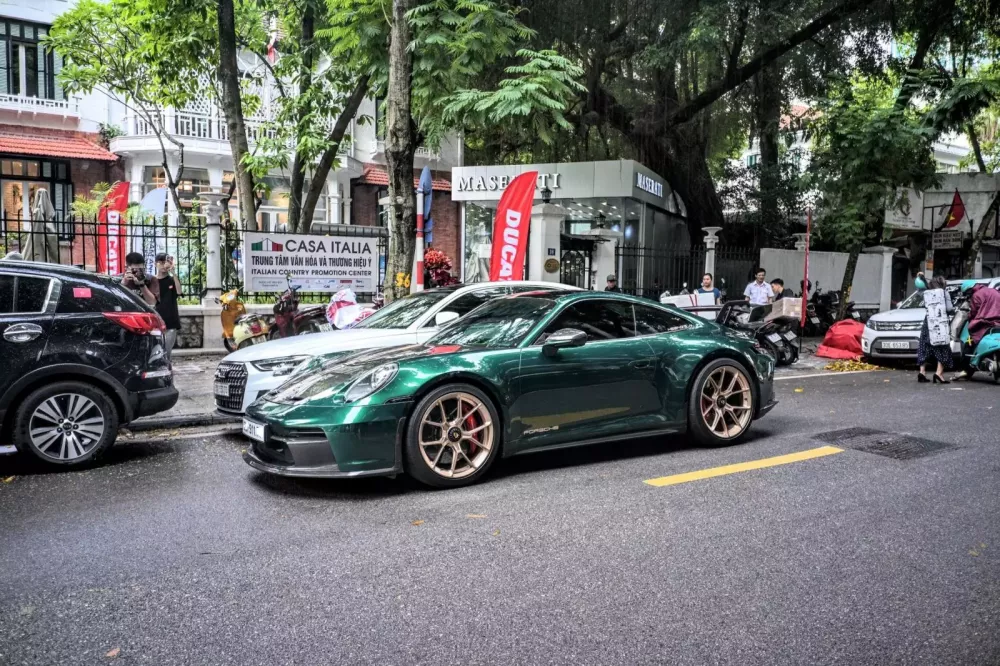 Biker Hà Nội tiếp tục chi mạnh tay cho bản độ Porsche 911 "GT3" của mình- Ảnh 2.