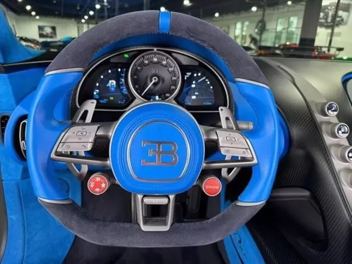 Bugatti Divo vốn đã siêu đắt rồi, nhưng xe đã qua sử dụng còn gấp 3, lên đến 15,8 triệu USD - Ảnh 5. Bugatti Divo vốn đã siêu đắt rồi, nhưng xe đã qua sử dụng còn gấp 3, lên đến 15,8 triệu USD - Ảnh 5.