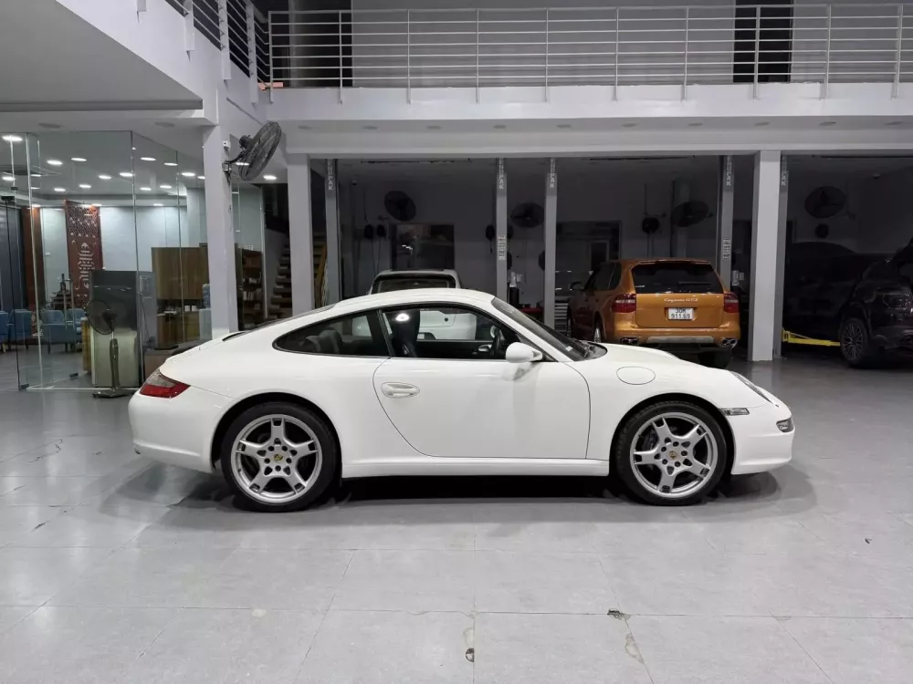Săn lùng Porsche 911 997 dưới hầm xe: Có dính bụi đấy nhưng mọi thứ khác đều ngon lành- Ảnh 2. Săn lùng Porsche 911 997 dưới hầm xe: Có dính bụi đấy nhưng mọi thứ khác đều ngon lành- Ảnh 2.