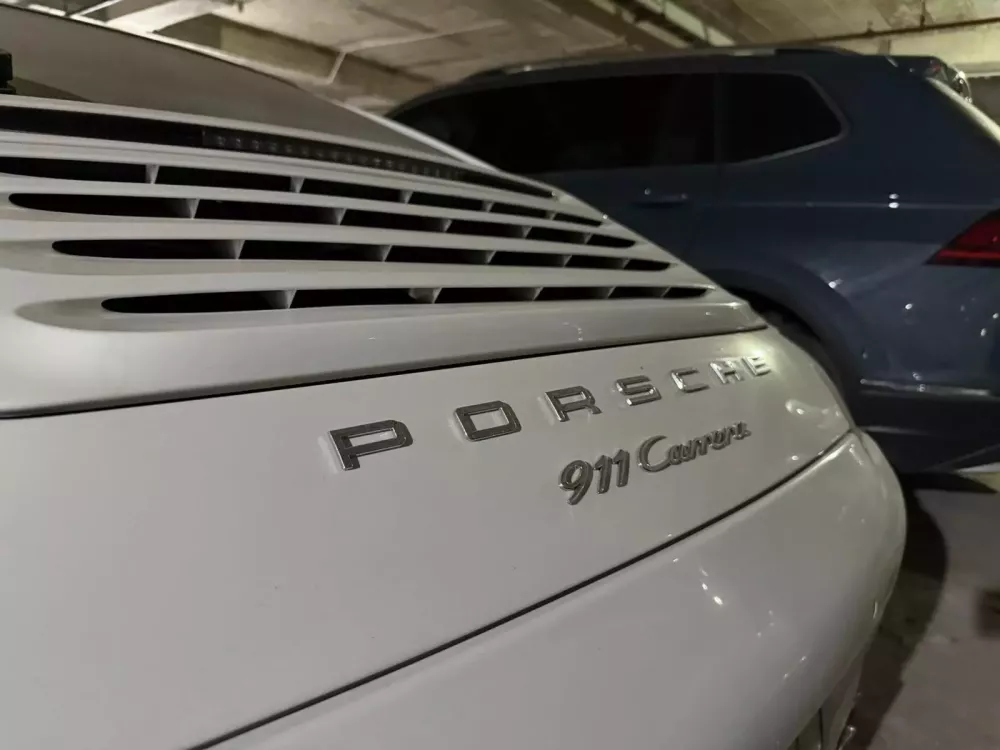 Săn lùng Porsche 911 997 dưới hầm xe: Có dính bụi đấy nhưng mọi thứ khác đều ngon lành- Ảnh 1. Săn lùng Porsche 911 997 dưới hầm xe: Có dính bụi đấy nhưng mọi thứ khác đều ngon lành- Ảnh 1.