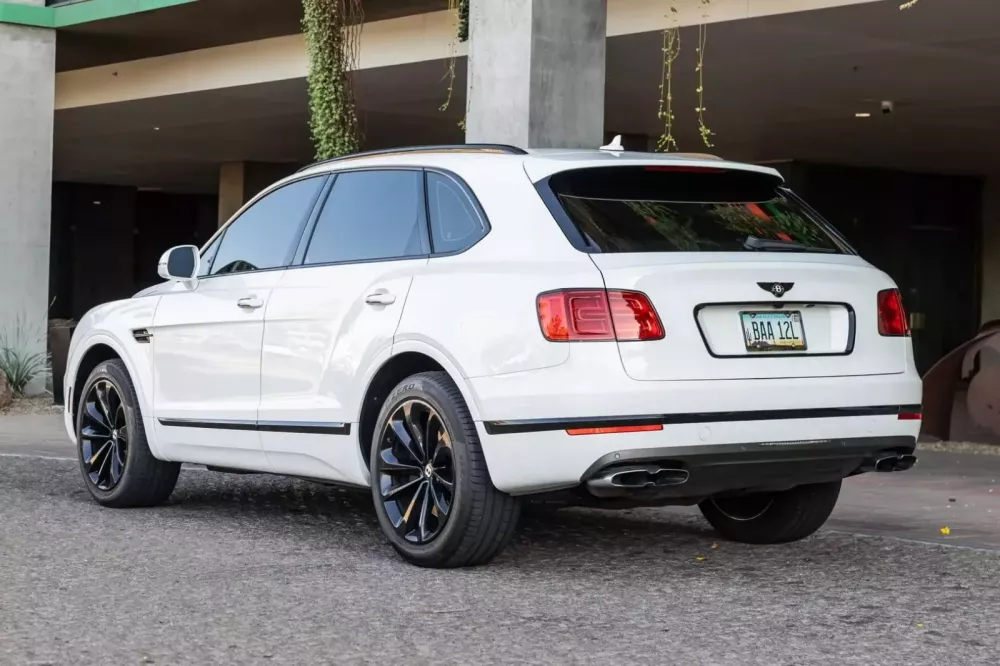 Mua xe Bentley Bentayga cũ chỉ mới 3 năm, người chơi lỗ gần 2 tỷ đồng- Ảnh 4.