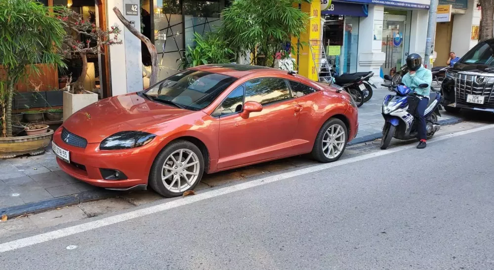 Hàng hiếm Mitsubishi Eclipse tái xuất tại Hà Nội- Ảnh 1. Hàng hiếm Mitsubishi Eclipse tái xuất tại Hà Nội- Ảnh 1.