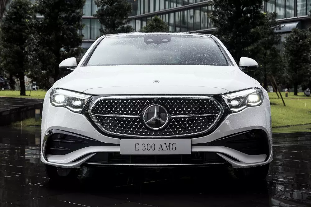 Mercedes-Benz E 300 AMG Mercedes-Benz E 300 AMG
