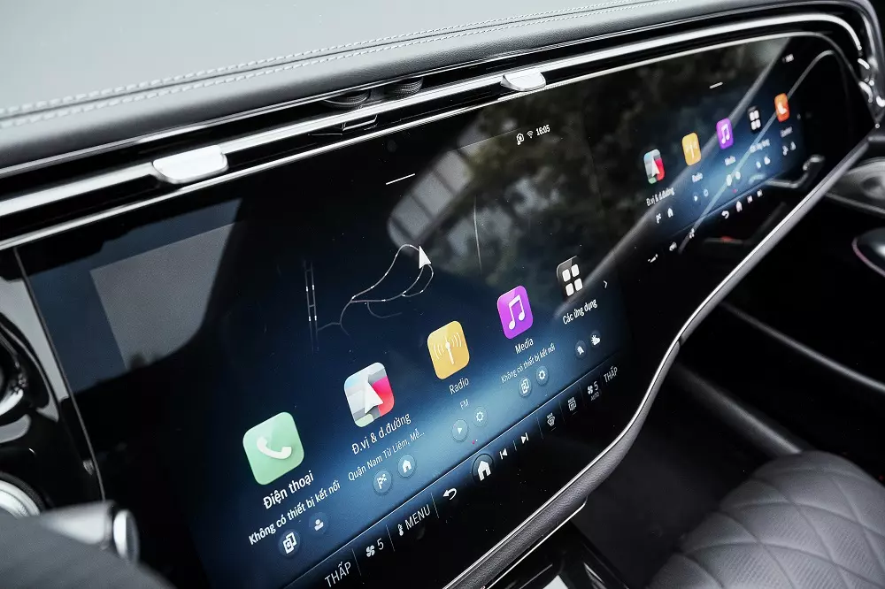Màn hình giải trí siêu rộng có thiết kế liền mạch MBUX Hyperscreen của Mercedes-Benz E 300 AMG Màn hình giải trí siêu rộng có thiết kế liền mạch MBUX Hyperscreen của Mercedes-Benz E 300 AMG