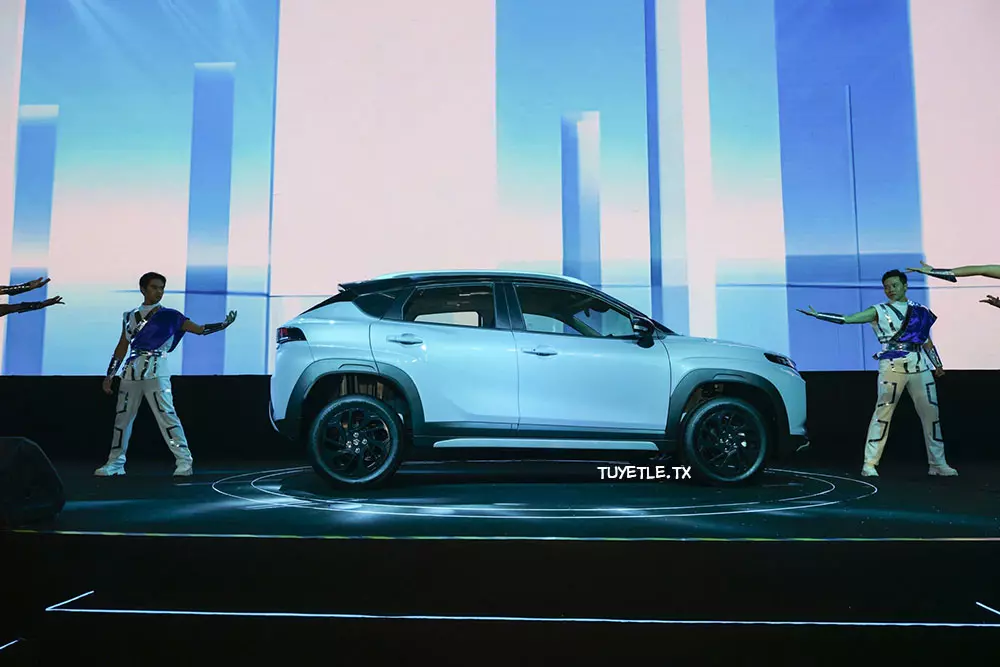 Suzuki Fronx sở hữu thiết kế SUV lai Coupe mượt mà, phong cách Suzuki Fronx sở hữu thiết kế SUV lai Coupe mượt mà, phong cách