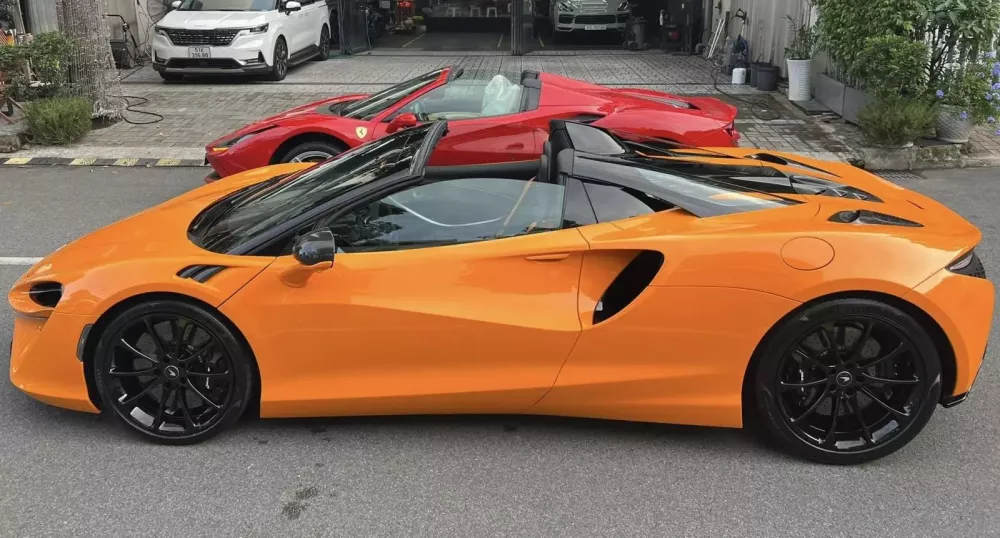 Doanh nhân TP.HCM bán lại xe McLaren Artura Spider chỉ sau gần 1 năm nhận bàn giao, lăn bánh hơn 1.000 km- Ảnh 2. Doanh nhân TP.HCM bán lại xe McLaren Artura Spider chỉ sau gần 1 năm nhận bàn giao, lăn bánh hơn 1.000 km- Ảnh 2.