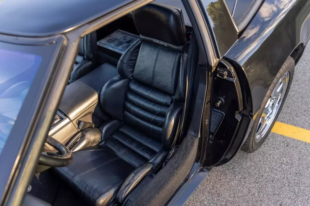 Chevrolet Corvette ZR1 gần 35 năm tuổi nhưng chỉ mới chạy 51.000 km- Ảnh 9.