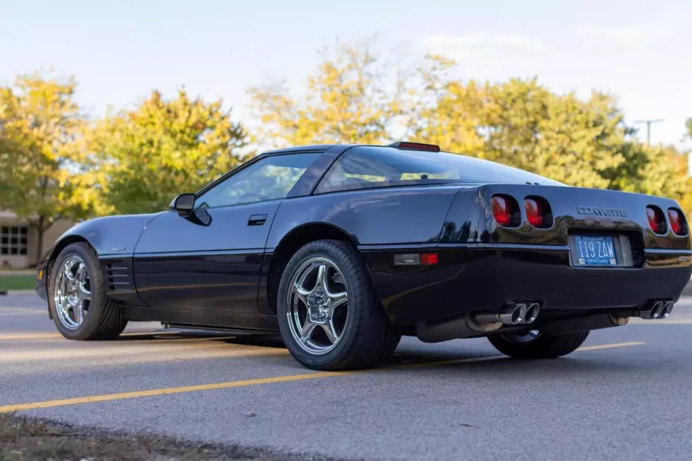 Chevrolet Corvette ZR1 gần 35 năm tuổi nhưng chỉ mới chạy 51.000 km- Ảnh 5.