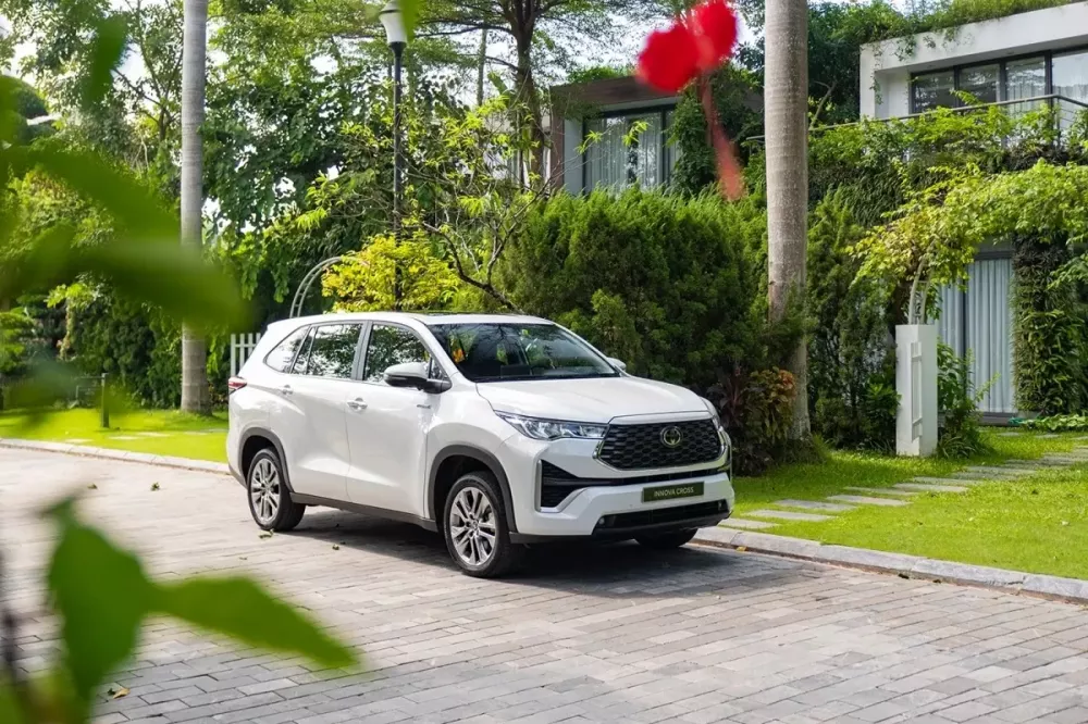 Toyota Innova Cross sắp được bổ sung phiên bản giá rẻ hơn ở Việt Nam