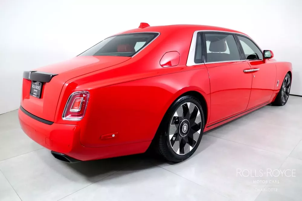 Rolls-Royce Phantom VIII được sơn màu đỏ chói lóa- Ảnh 6.