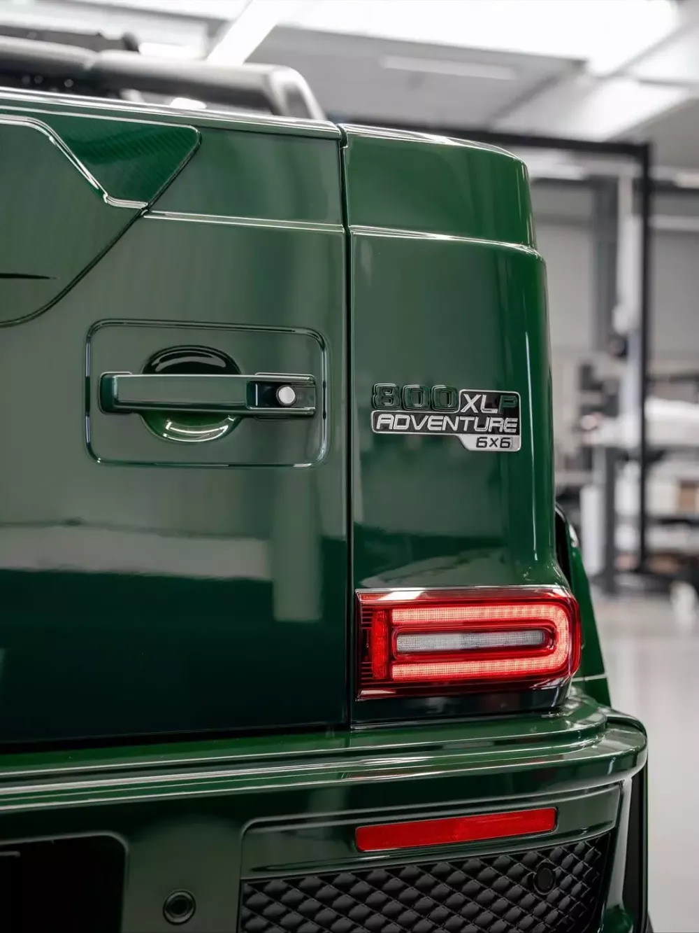 Mercedes-AMG G63 phiên bản "cá sấu 6 bánh" từ Brabus: Về Việt Nam đâu đó gần 106 tỷ đồng- Ảnh 6. Mercedes-AMG G63 phiên bản "cá sấu 6 bánh" từ Brabus: Về Việt Nam đâu đó gần 106 tỷ đồng- Ảnh 6.