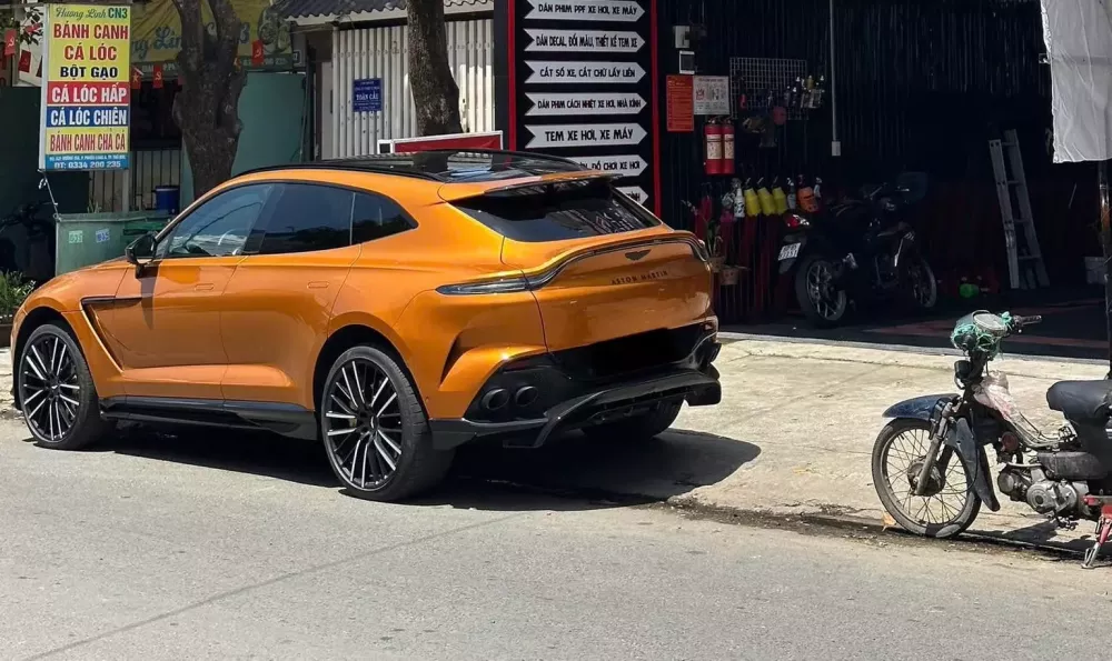 Aston Martin DBX 707 màu độc của doanh nhân TP.HCM, giá hơn 23 tỷ đồng- Ảnh 1. Aston Martin DBX 707 màu độc của doanh nhân TP.HCM, giá hơn 23 tỷ đồng- Ảnh 1.