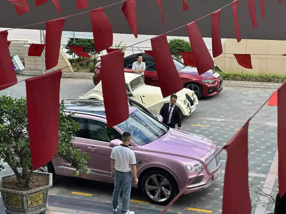 Dàn siêu xe gần 100 tỷ đồng xuất hiện tại Hải Phòng - Ảnh 1. Dàn siêu xe gần 100 tỷ đồng xuất hiện tại Hải Phòng - Ảnh 1.