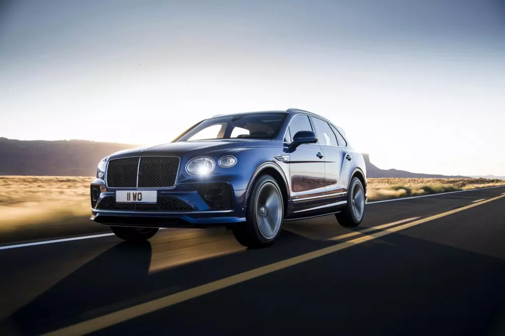 Bentley Bentayga lich bong da truc tiep siêu hiếm bất ngờ bắt gặp ở TP.HCM với biển số Hải Phòng- Ảnh 3.