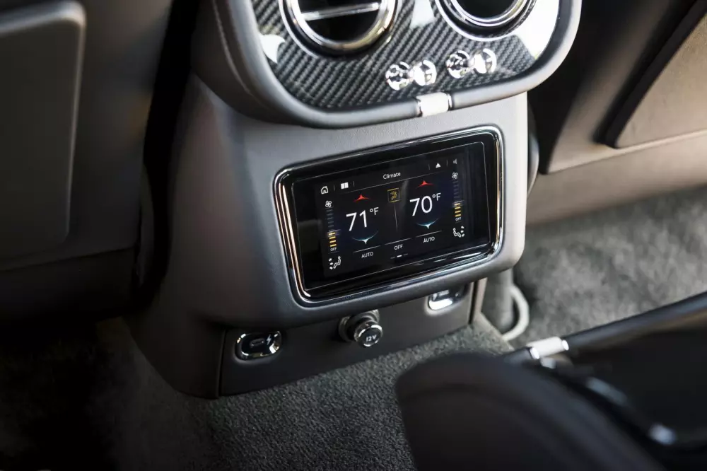 Bentley Bentayga lich bong da truc tiep siêu hiếm bất ngờ bắt gặp ở TP.HCM với biển số Hải Phòng- Ảnh 7.