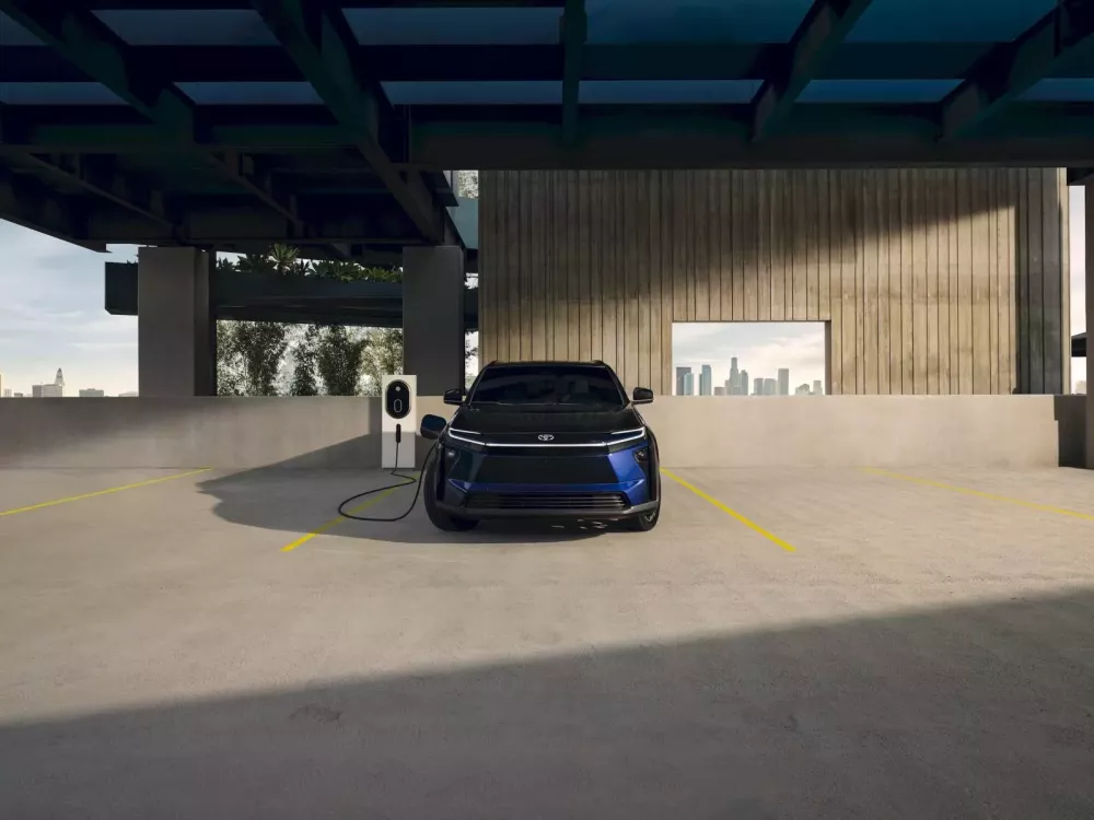 Toyota bZ 2026 ra mắt với nhiều cải tiến quan trọng: Đi xa hơn, sạc nhanh hơn, thêm công nghệ- Ảnh 2. Toyota bZ 2026 ra mắt với nhiều cải tiến quan trọng: Đi xa hơn, sạc nhanh hơn, thêm công nghệ- Ảnh 2.