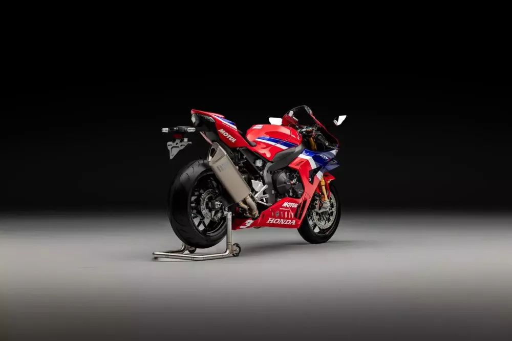 Cận cảnh Honda CBR1000RR-R Fireblade SP Dean Harrison Edition: Chỉ 12 chiếc sản xuất- Ảnh 6. Cận cảnh Honda CBR1000RR-R Fireblade SP Dean Harrison Edition: Chỉ 12 chiếc sản xuất- Ảnh 6.